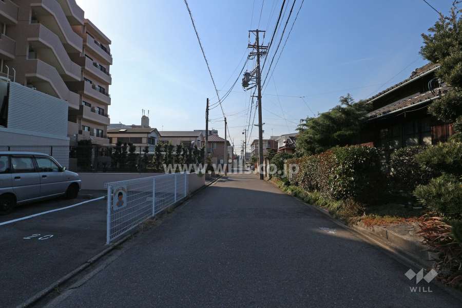 敷地北側の前面道路
