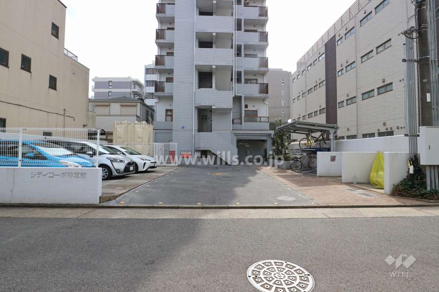 駐車場出入り口・敷地内駐車場（屋外平面式）