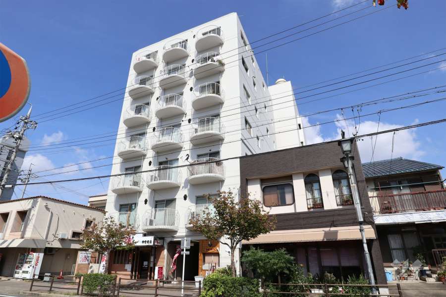 ホワイトシャトー熱田の外観（南東側から）