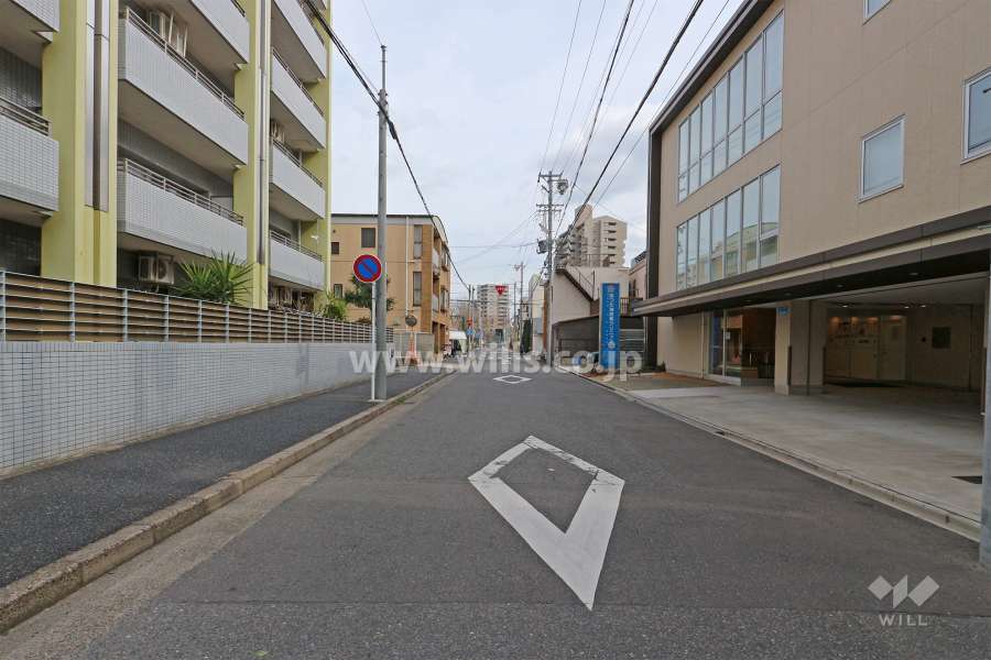 敷地南側の前面道路