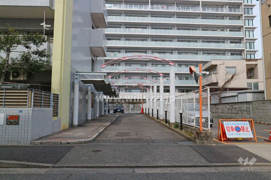 駐車場出入り口