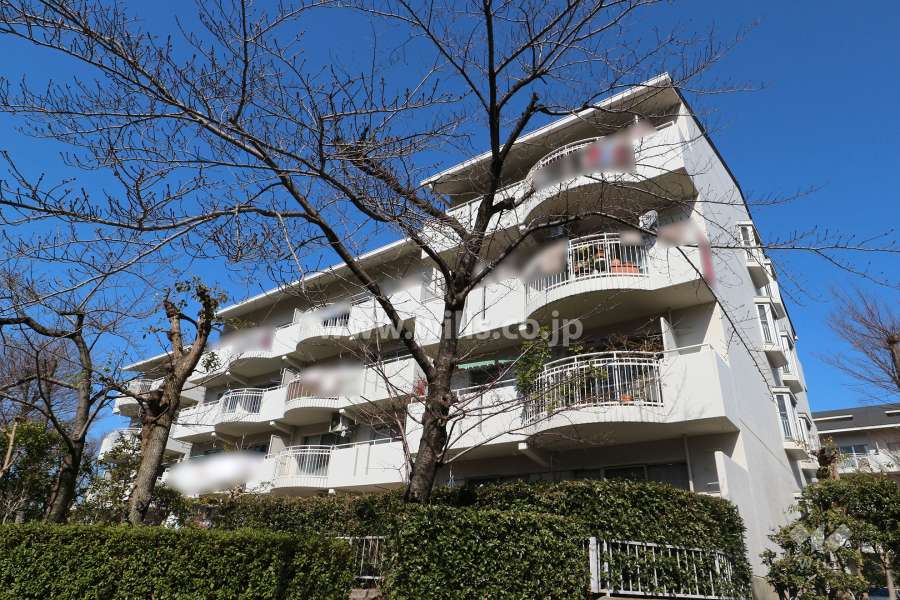 神宮東パークハイツ1号棟の外観（南東側から）