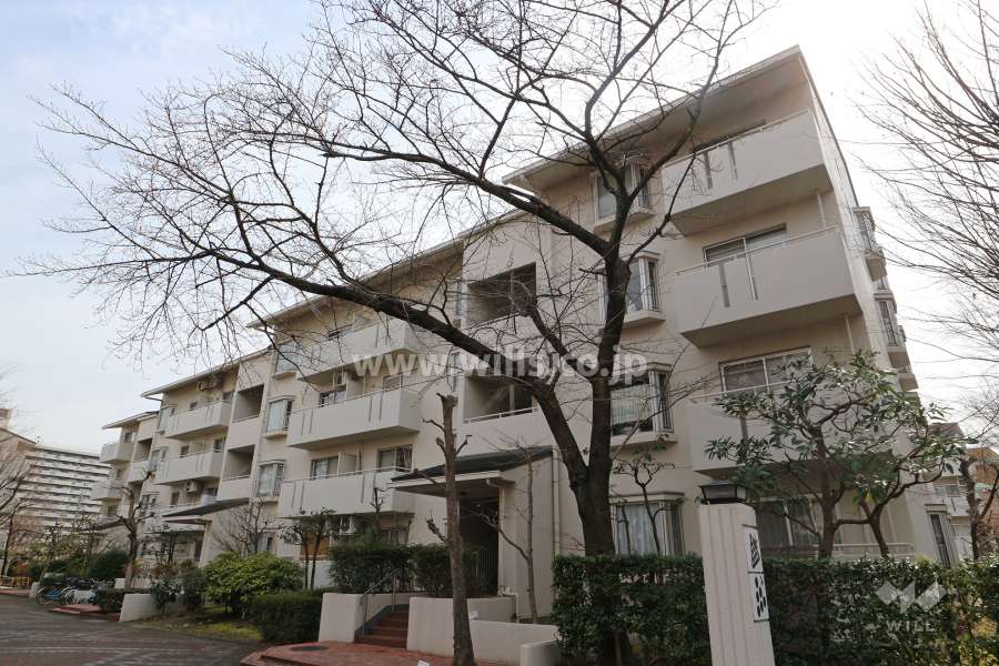 神宮東パークハイツ2号棟の外観（北西側から）