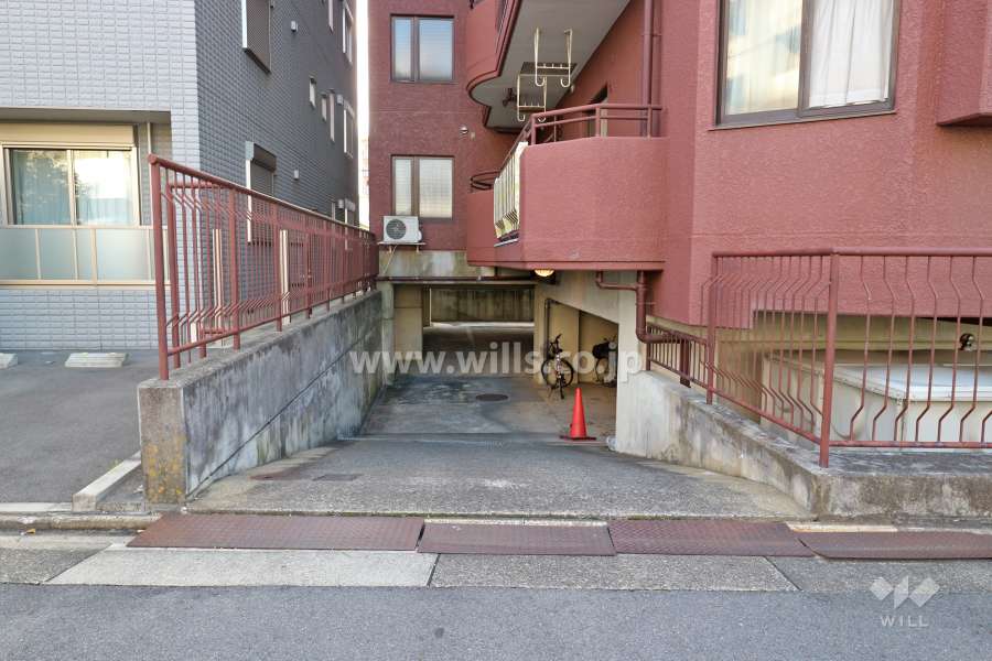 駐車場出入り口