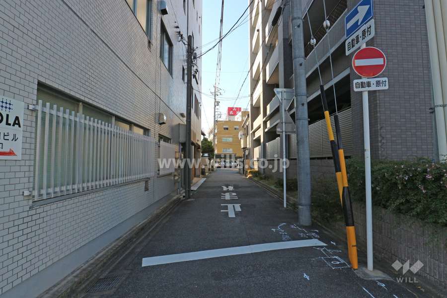 敷地南側の前面道路