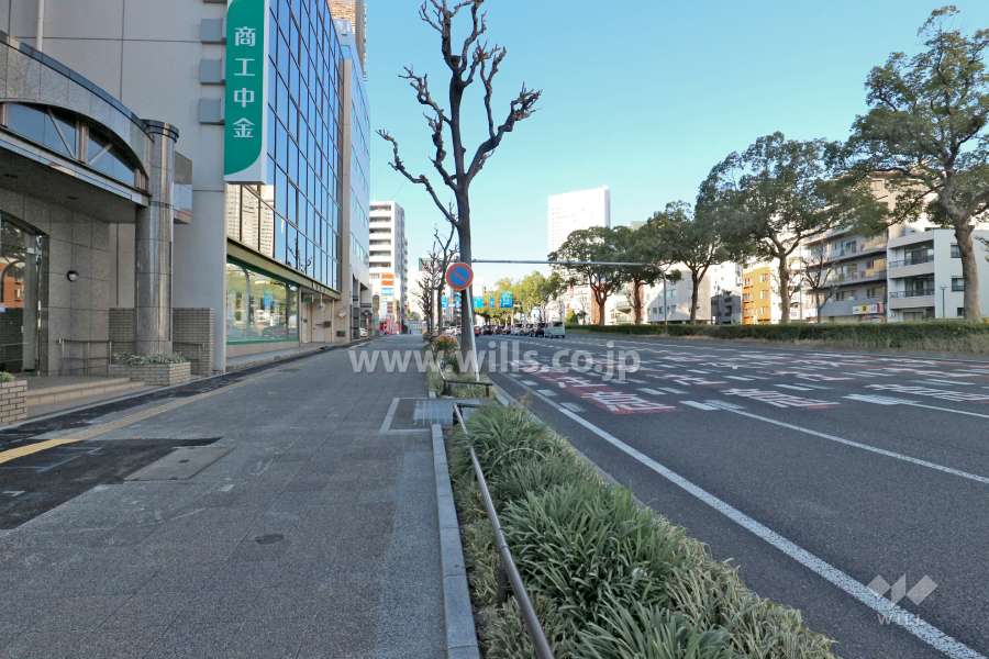 敷地北東側の前面道路