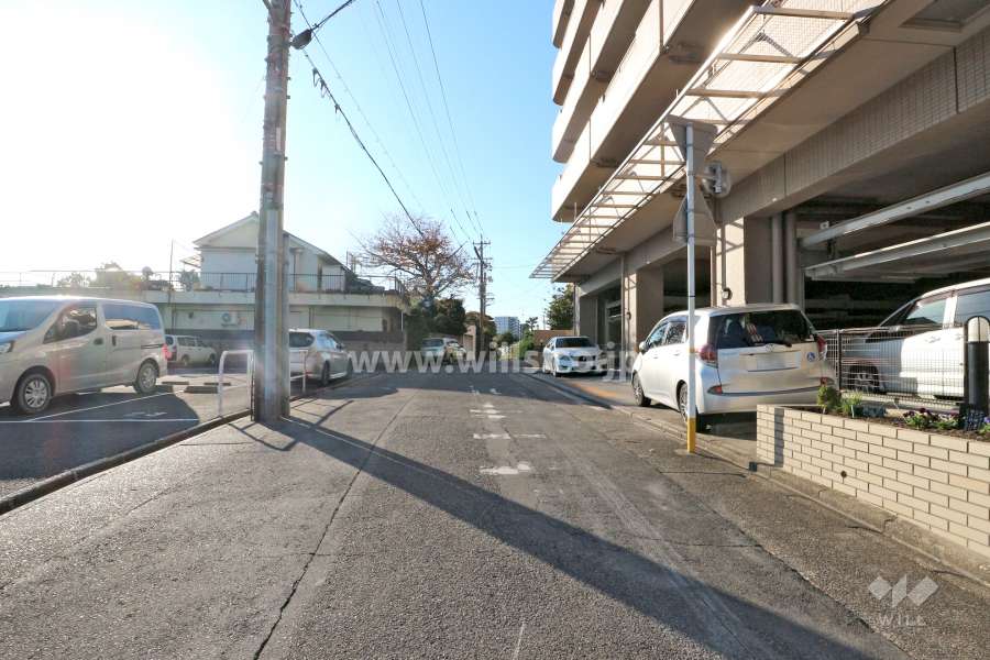 敷地南東側の前面道路