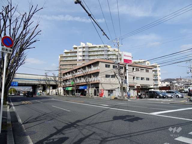 敷地西側の前面道路