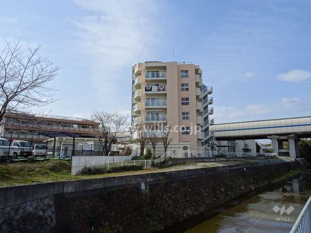 敷地東側には山田川が流れています。