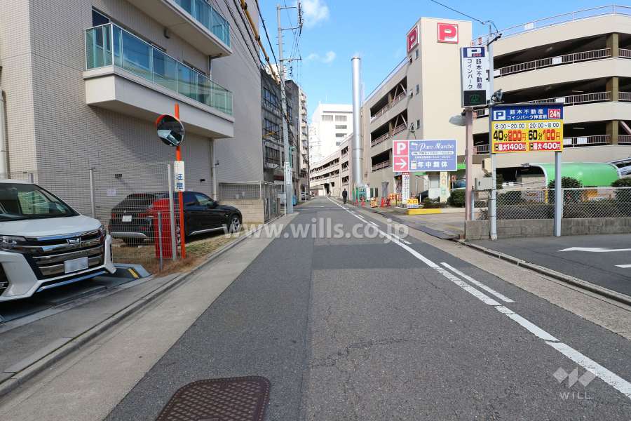 敷地東側の前面道路
