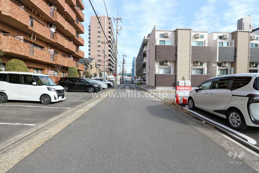 敷地南側の前面道路