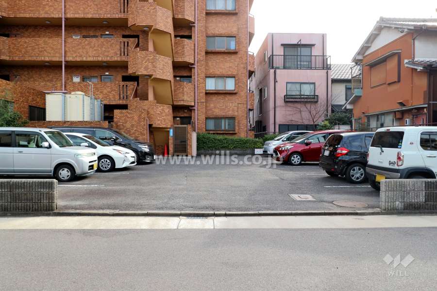 駐車場出入り口