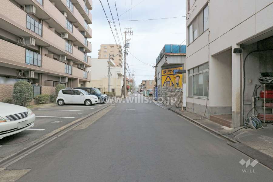 敷地南側の前面道路