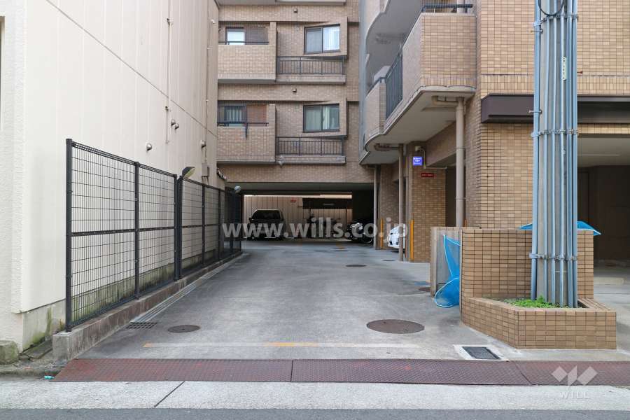 駐車場出入り口・敷地内駐車場（屋内平面式、屋外平面式）