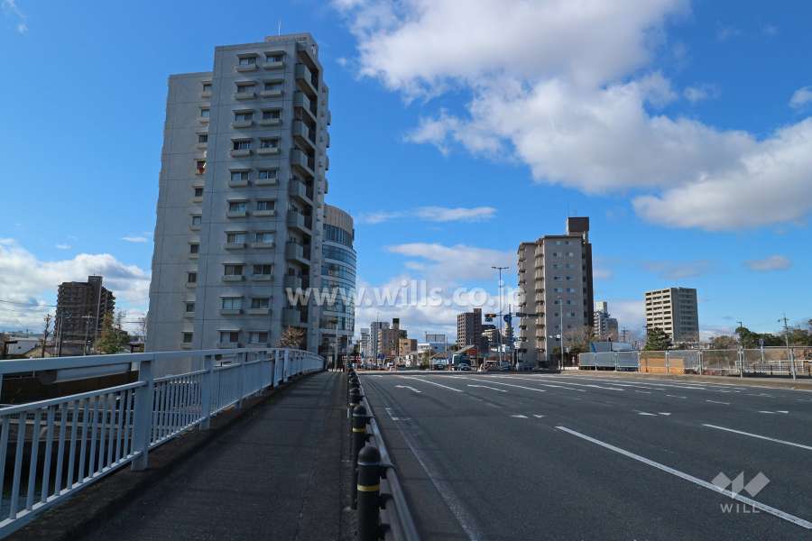 敷地北側の前面道路