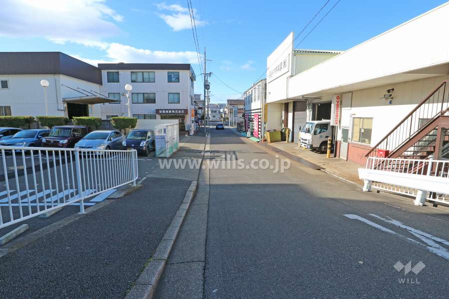 敷地北東側の前面道路