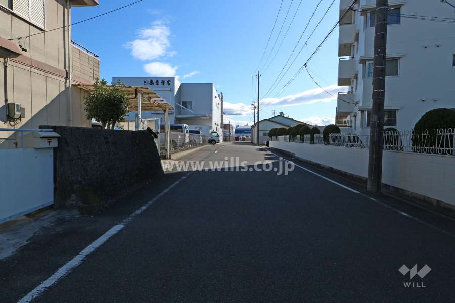 敷地東側の前面道路