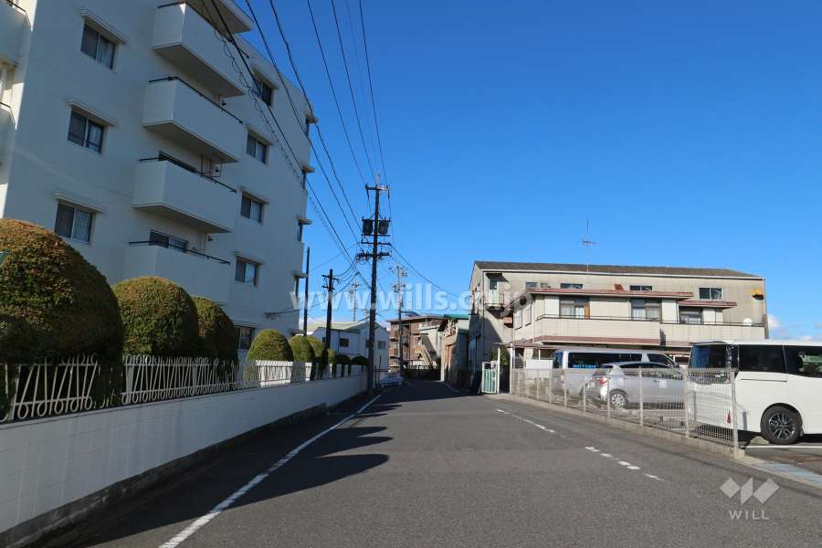 敷地東側の前面道路