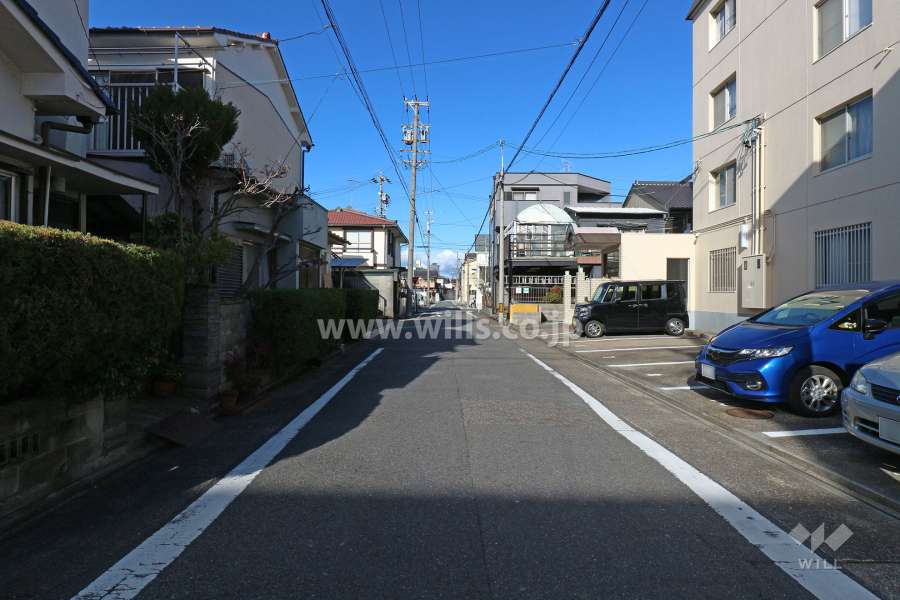 敷地北西側の前面道路