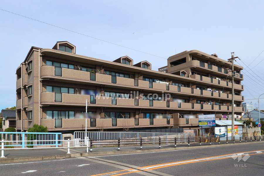 ライオンズマンション神宮南の外観（南西側から）