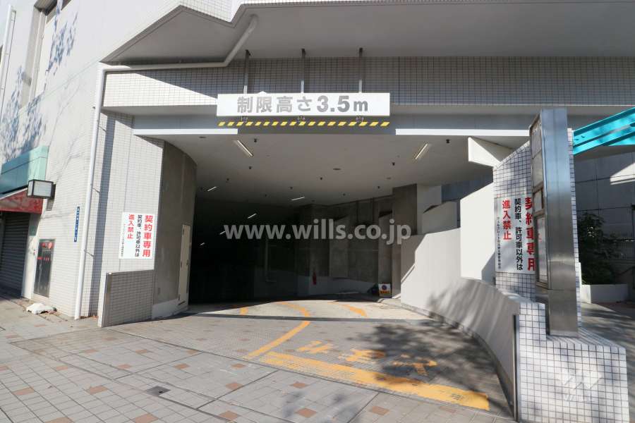 駐車場出入り口