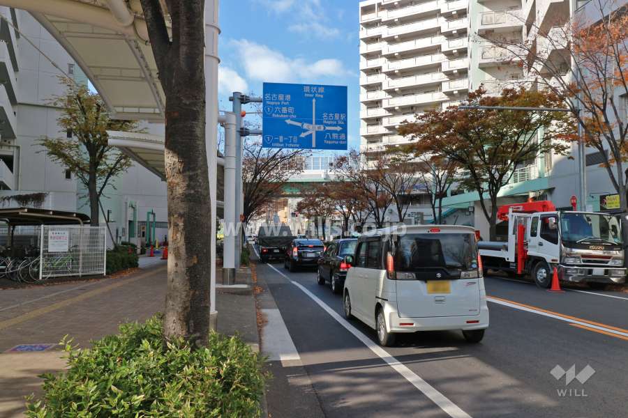 敷地北側の前面道路（東側から）