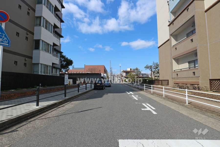 敷地南西側の前面道路