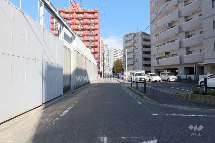 敷地北西側の前面道路