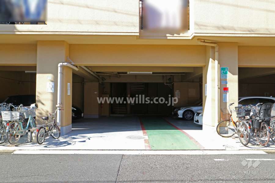 駐車場出入り口