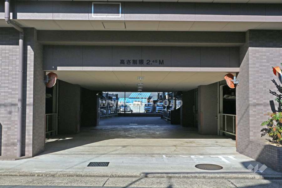 駐車場出入り口