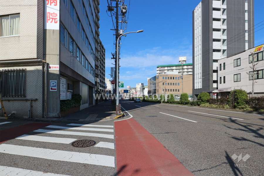 敷地北東側の前面道路