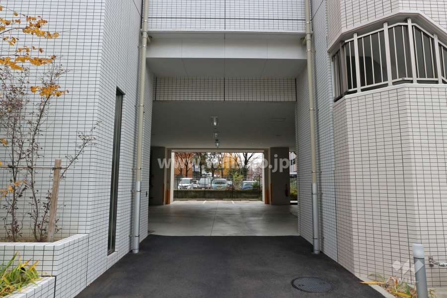 駐車場出入り口