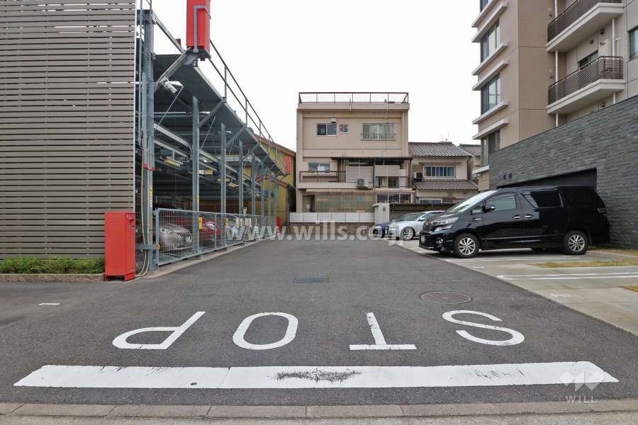 駐車場出入り口