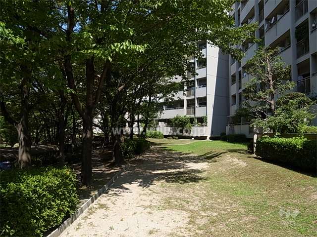 公社山田西第二次団地A-10棟とA-9棟との間のスペース