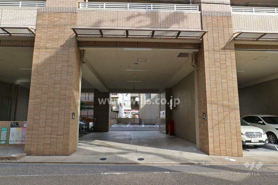 駐車場出入り口