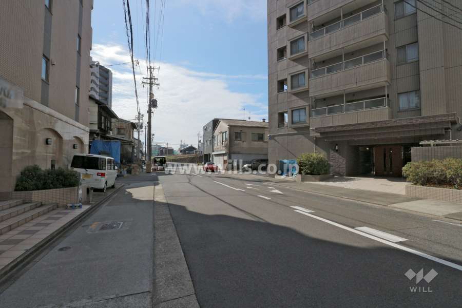 敷地東側の前面道路