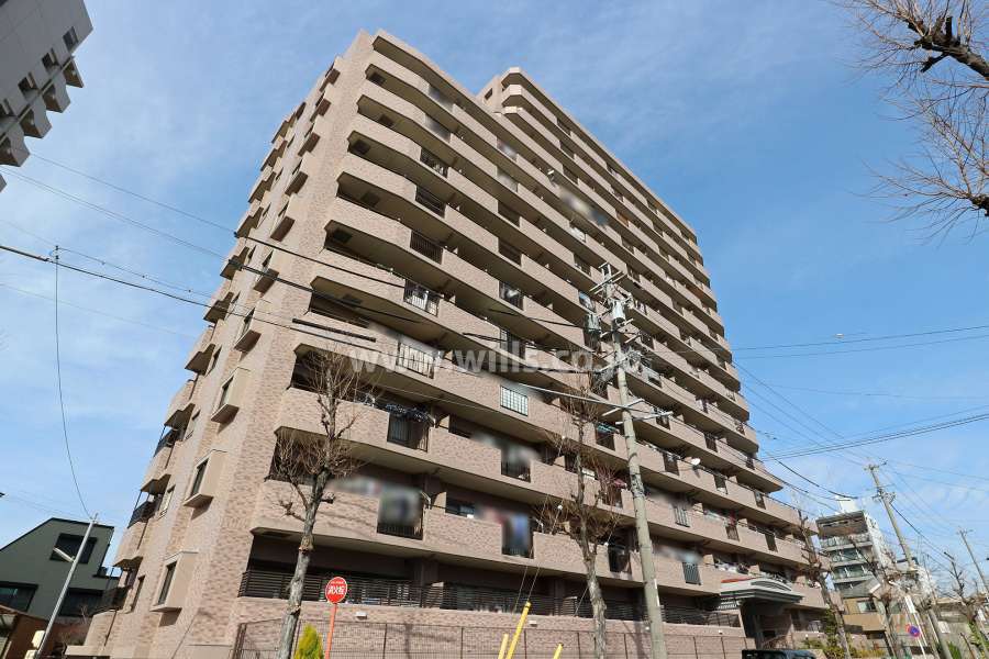 宝マンション伝馬町の外観（南側から）