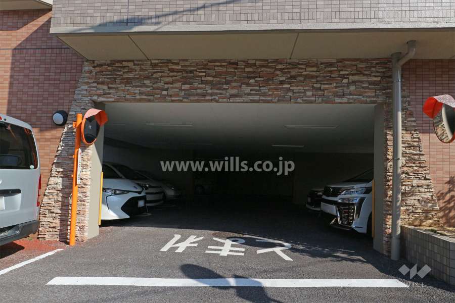 駐車場出入り口・敷地内駐車場（屋内平面式）