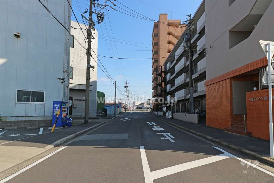 敷地北西側の前面道路