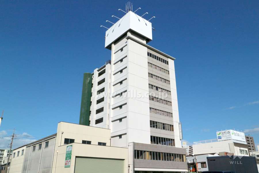 UMビルの外観（南西側から）