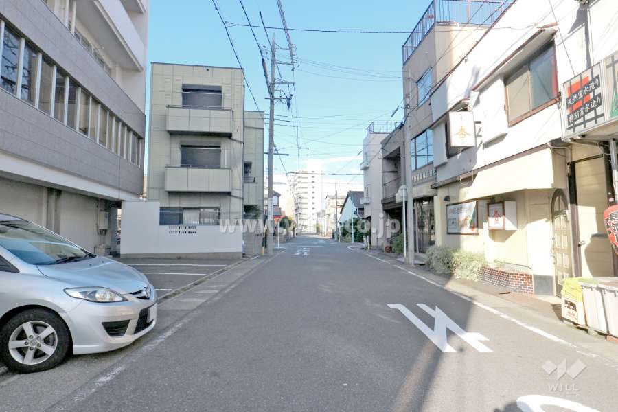 敷地東側の前面道路