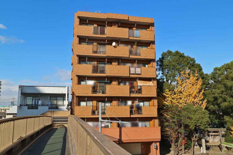 ライオンズマンション白鳥西公園の外観（南西側から）