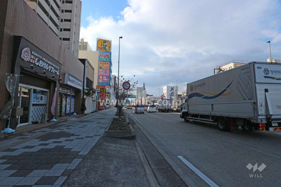 敷地北側の前面道路（国道1号線）