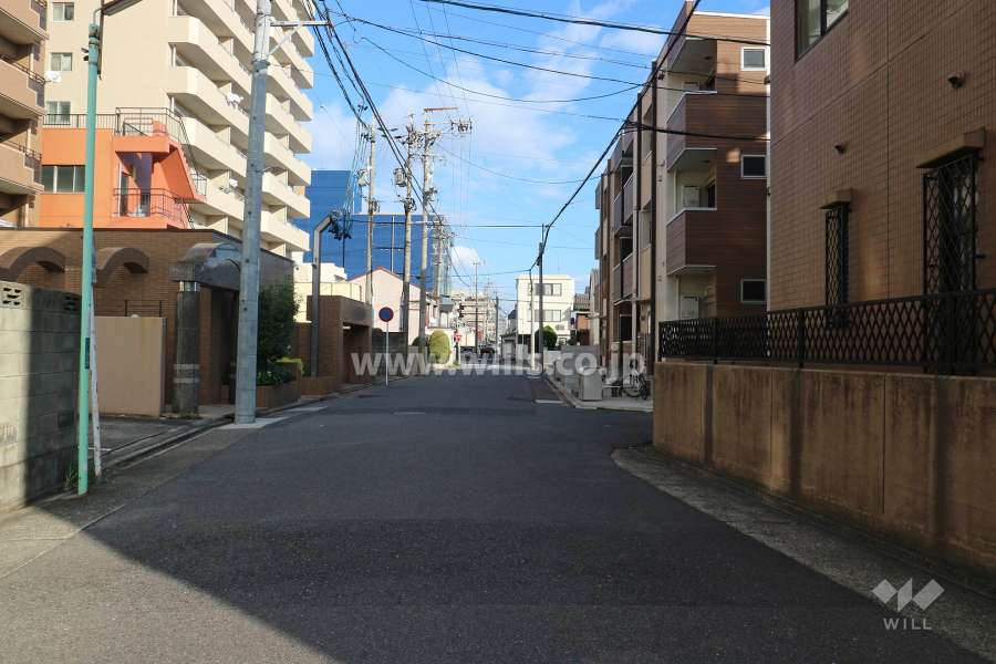 敷地南側の前面道路