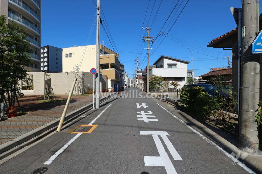 敷地北東側の前面道路