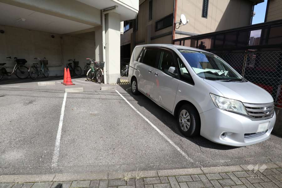 敷地内駐車場（屋外平面式）
