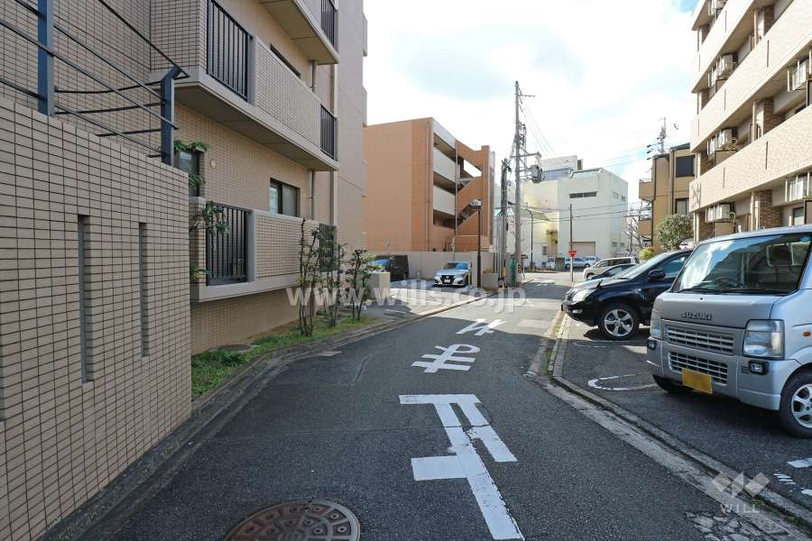 敷地北西側の前面道路