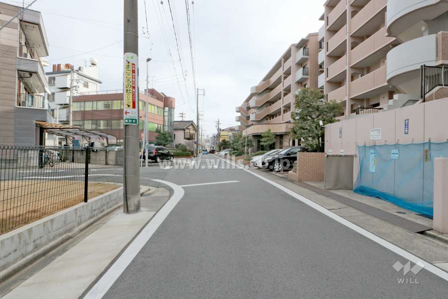 敷地北東側の前面道路