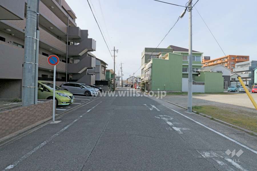 敷地北側の前面道路