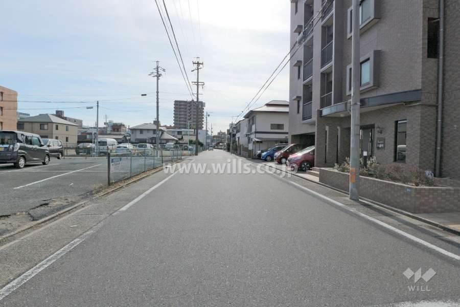 敷地東側の前面道路